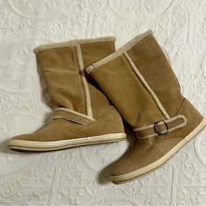Flirt Size 8 1/2 Ladies Tan Suede Sherpa Lined Boots
